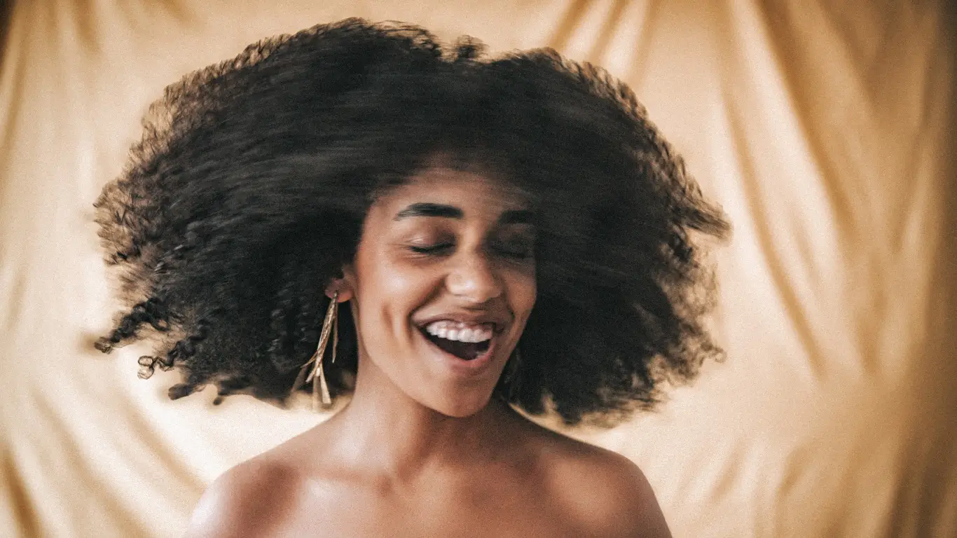 Studio-Portrait der Sängerin Robine